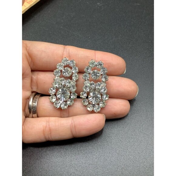 Rhinestones Earrings Clip On Clear Chatons Silver Tone Vintage Costume Earrings - Picture 3 of 6